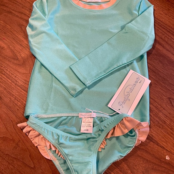 Pacific Rainbow April UV Protection Rashguard - Picture 4 of 7